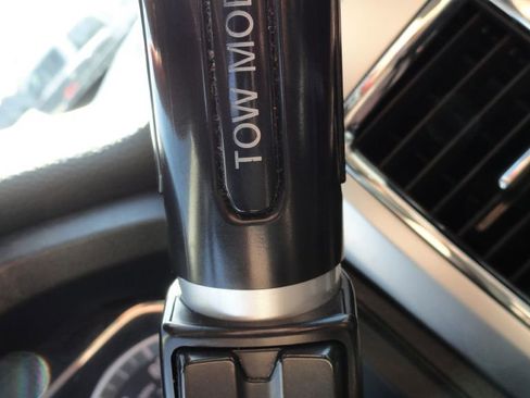 Used 2017 Nissan Titan SV image 27