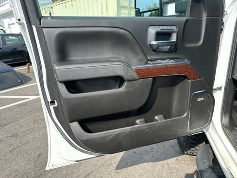 Used 2018 GMC Sierra 2500 SLT w/ Duramax Plus Package AWD/4WD image 19