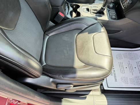 Used 2019 Jeep Cherokee Latitude Plus w/ Comfort/Convenience Group image 48