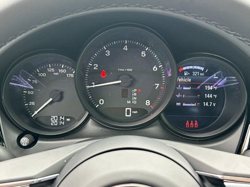 Certified 2025 Porsche Macan AWD/4WD image 28