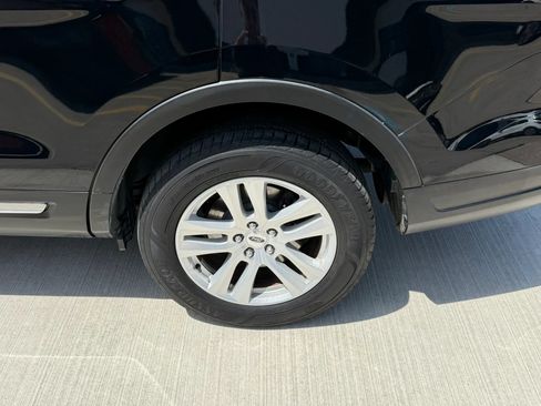 Used 2018 Ford Explorer XLT w/ Equipment Group 202A AWD/4WD image 46