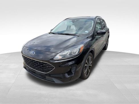 Used 2021 Ford Escape SE w/ SE Sport Appearance Package FWD image 2