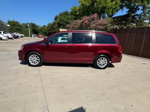 Used 2019 Dodge Grand Caravan SXT FWD image 4