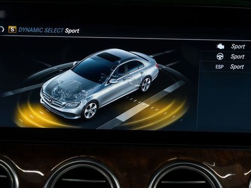 Used 2018 Mercedes-Benz E 300 4MATIC image 27