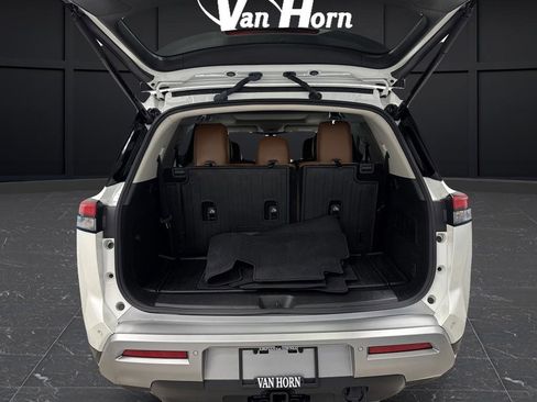Used 2024 Nissan Pathfinder Platinum w/ Cargo Package image 15