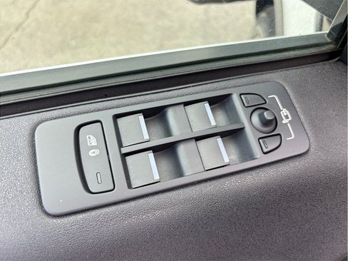 Used 2019 Land Rover Discovery Sport SE AWD/4WD image 20