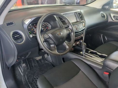 Used 2020 Nissan Pathfinder SV image 11