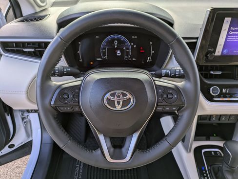 Used 2024 Toyota Corolla Cross XLE image 9