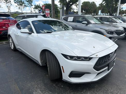 Used 2024 Ford Mustang Coupe RWD image 3