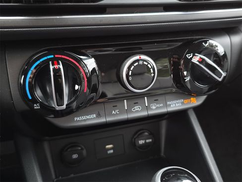 Certified 2023 Hyundai Kona SE image 31