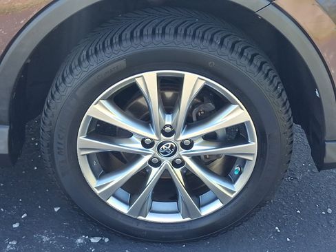 Used 2018 Toyota RAV4 Limited w/ Carpet Mat Package AWD/4WD image 8