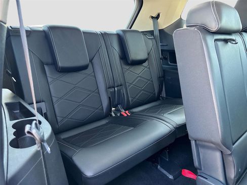Used 2025 Volkswagen Atlas SE image 27