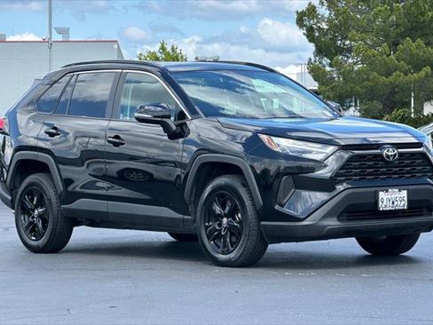 Certified 2022 Toyota RAV4 XLE w/ Convenience Package FWD image 5