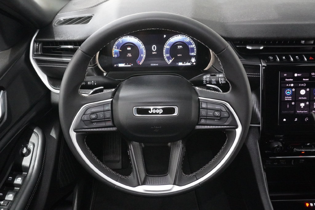Used 2025 Jeep Grand Cherokee Laredo X AWD/4WD image 21