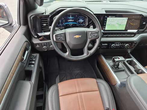 Used 2025 Chevrolet Silverado 1500 High Country AWD/4WD image 31