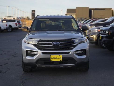 Used 2022 Ford Explorer XLT w/ Equipment Group 202A image 3