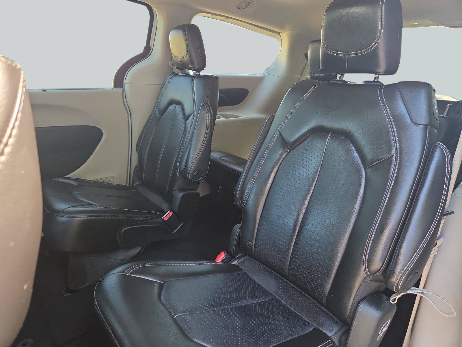Used 2023 Chrysler Pacifica Touring-L FWD image 29