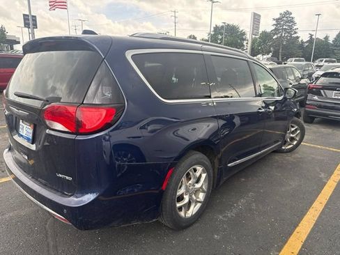 Used 2019 Chrysler Pacifica Limited FWD image 2