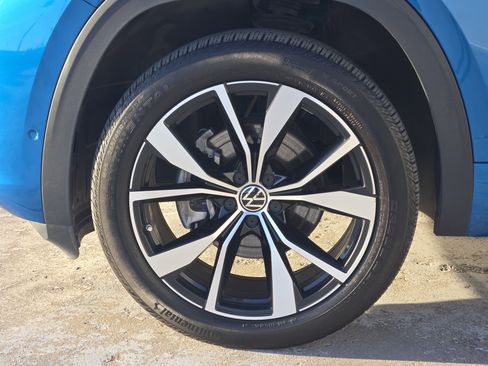 Used 2024 Volkswagen Atlas Cross Sport SEL Premium R-Line image 15