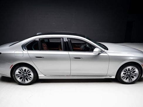 Used 2023 BMW i7 xDrive60 image 33