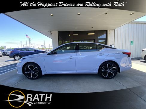 Used 2024 Nissan Altima 2.5 SR FWD image 9
