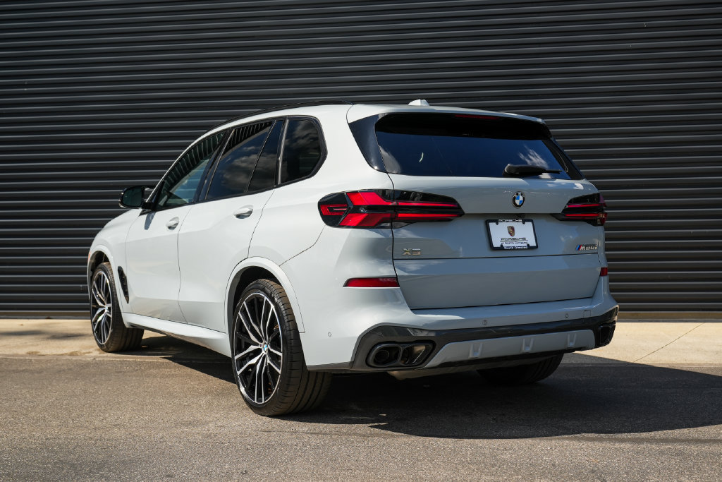 Used 2024 BMW X5 M60i AWD/4WD image 3