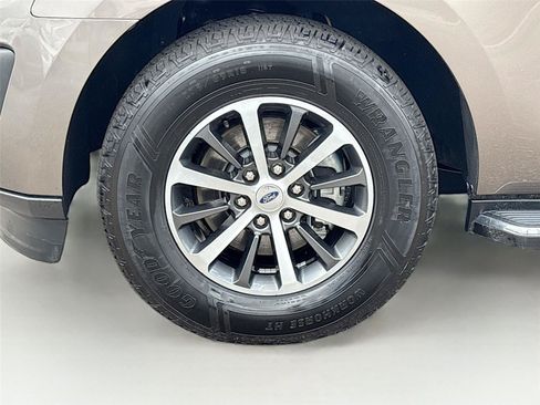 Used 2018 Ford Expedition XLT w/ Equipment Group 202A RWD image 31