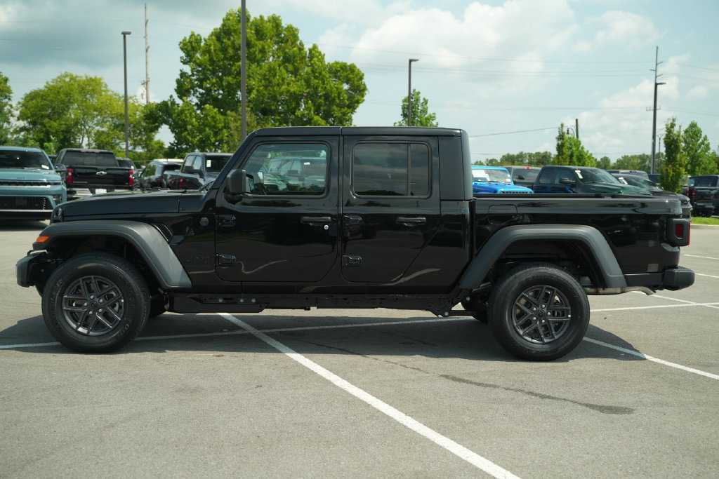 New 2026 Jeep Gladiator Sport AWD/4WD image 4