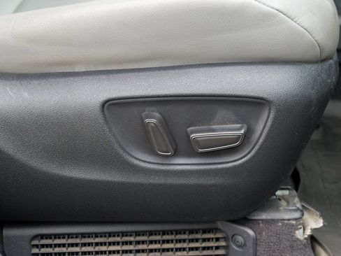 Used 2023 Toyota Sienna XLE FWD image 38
