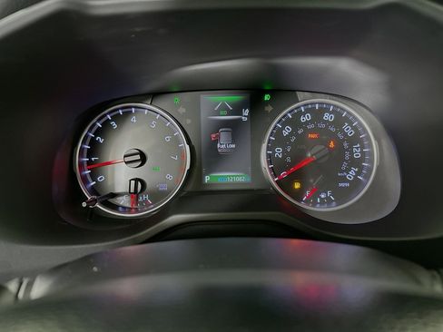 Used 2021 Toyota RAV4 XLE w/ Convenience Package FWD image 19