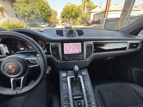 Used 2018 Porsche Macan Sport Edition image 44