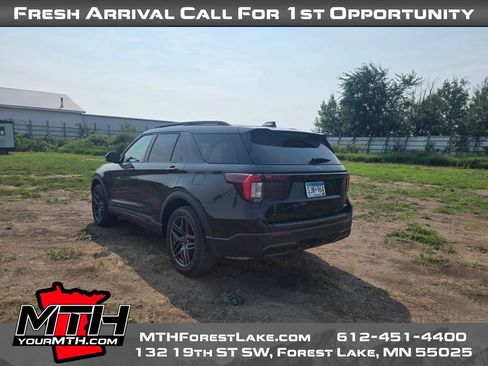 Used 2025 Ford Explorer ST-Line w/ ST-Line Street Pack AWD/4WD image 6