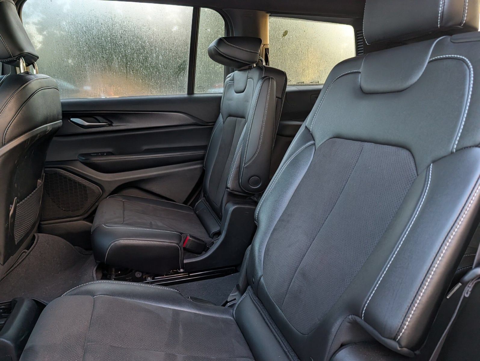 Used 2023 Jeep Grand Cherokee L Altitude AWD/4WD image 17