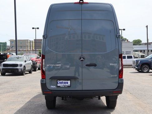 Used 2025 Mercedes-Benz Sprinter 2500 image 7