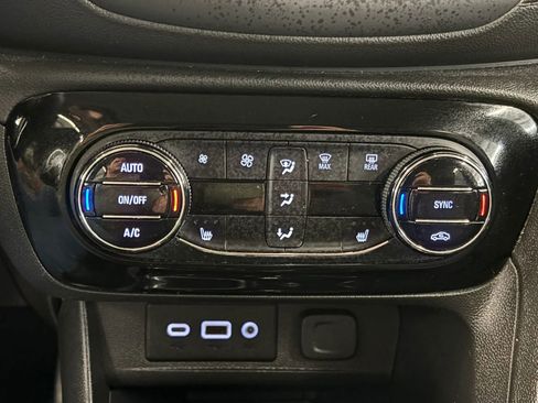 Used 2021 Buick Encore GX Select FWD image 45