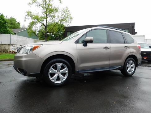 Used 2016 Subaru Forester 2.5i Premium w/ Popular Package #2 AWD/4WD image 4
