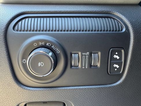 Used 2023 Jeep Wagoneer Series III w/ Convenience Group I AWD/4WD image 12