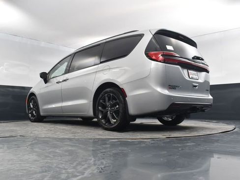 New 2026 Chrysler Pacifica Limited image 58