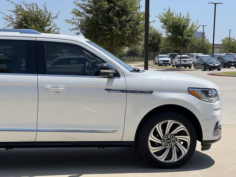 Certified 2023 Lincoln Navigator Reserve RWD image 12