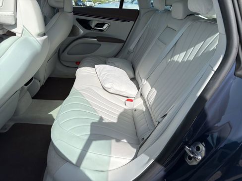 Used 2023 Mercedes-Benz EQS 580 4MATIC Sedan image 9