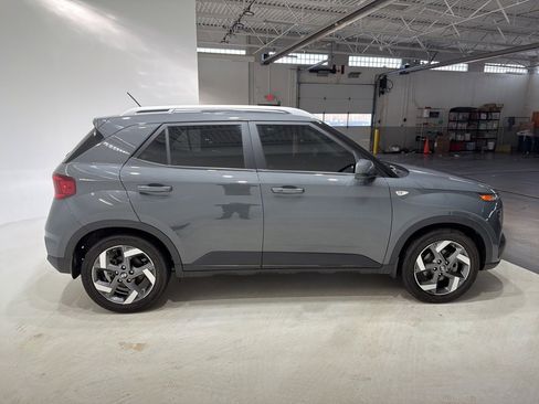Used 2024 Hyundai Venue SEL image 8