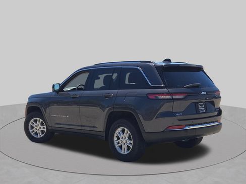 Used 2023 Jeep Grand Cherokee Laredo AWD/4WD image 13