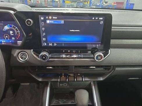 Used 2024 Chevrolet Colorado Trail Boss w/ Technology Package AWD/4WD image 21