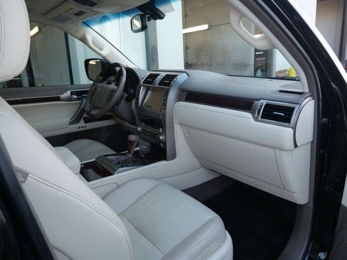 Used 2019 Lexus GX 460 image 15