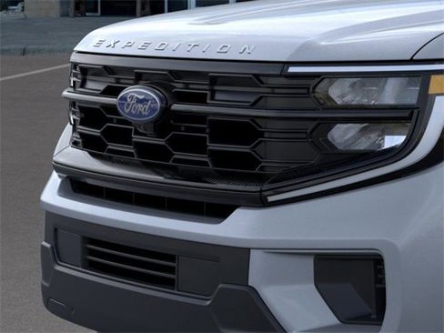 New 2025 Ford Expedition Active image 17
