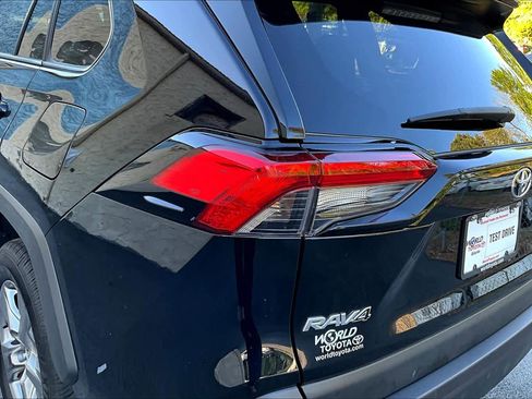 Certified 2025 Toyota RAV4 LE image 28