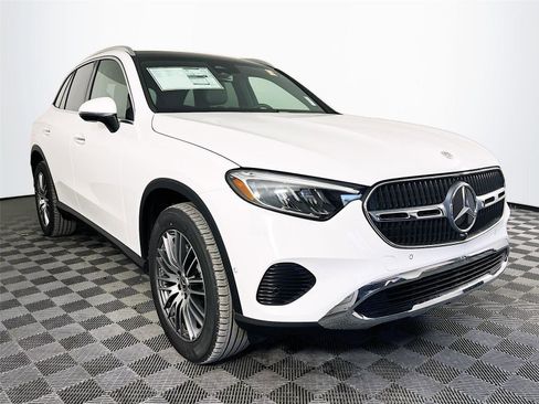 Used 2025 Mercedes-Benz GLC 300 4MATIC image 8
