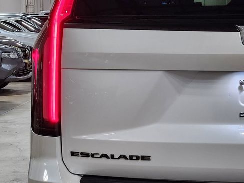 Used 2022 Cadillac Escalade ESV Sport Platinum w/ LPO, ONYX Package image 20