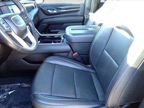 Used 2022 GMC Yukon XL Denali w/ Denali Premium Package image 14