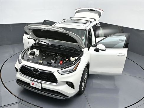 Certified 2021 Toyota Highlander Platinum image 48